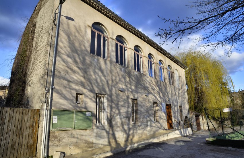 Médiathèque, entrée côté stade